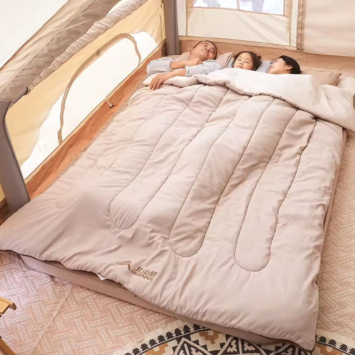 2-Person Detachable Sleeping Bag in use with three people - 12°C to 20°C / 2.6Kg - 5°C to 10°C / 3.2Kg