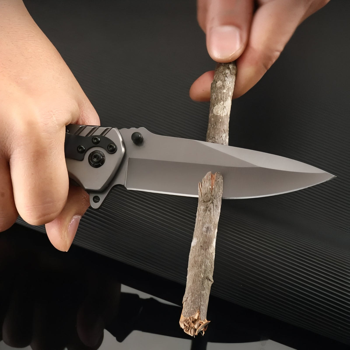 Folding Hiking Knife for outdoor use - Black and Grey