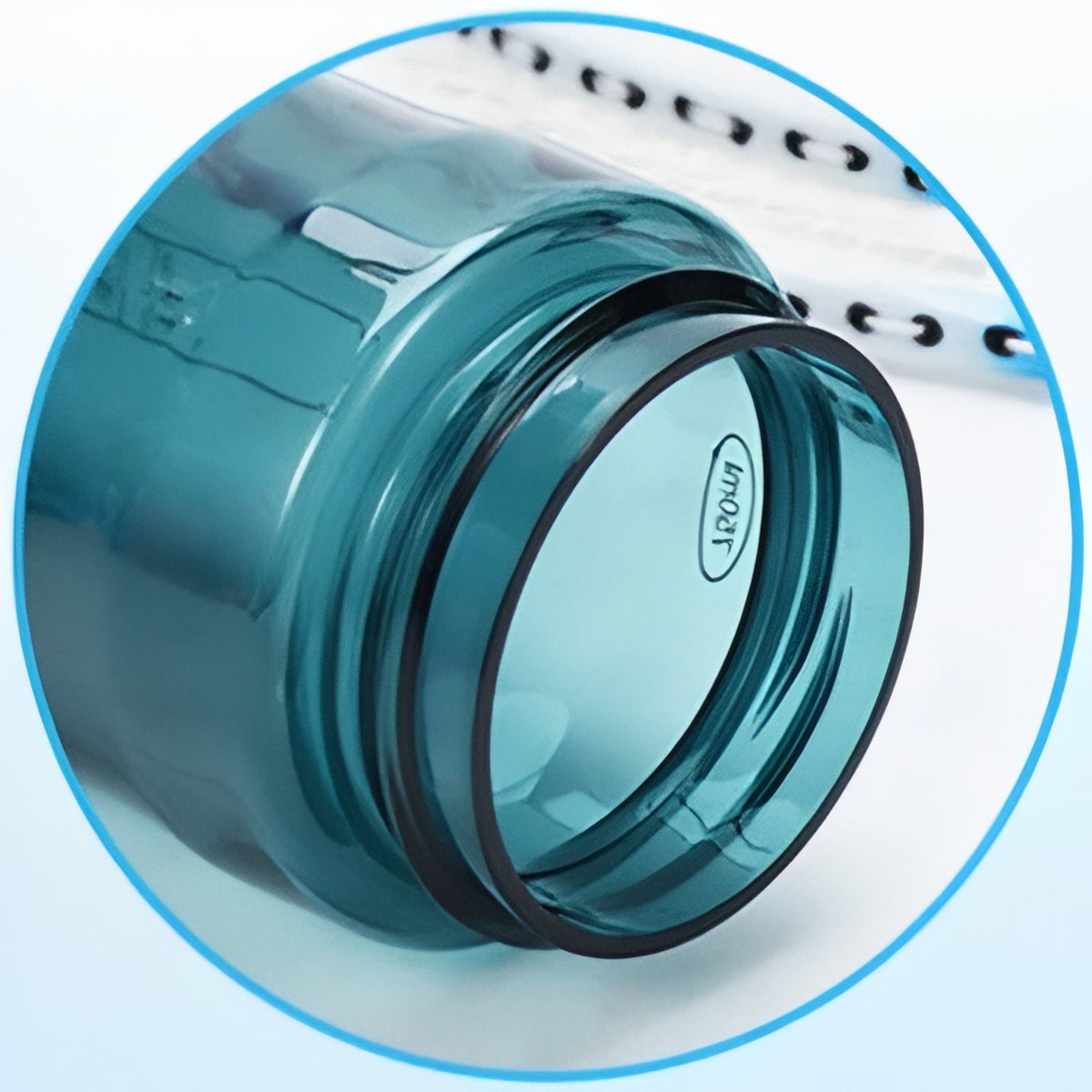 Close-up of the top part of the Hiking Filter Bottle - Green
