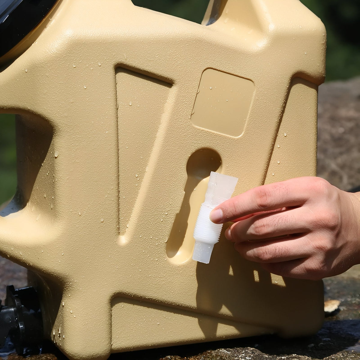 Close-up of the Camping Water Jerrycan 12L tap - Olive Green - Light Beige - Matte Black
