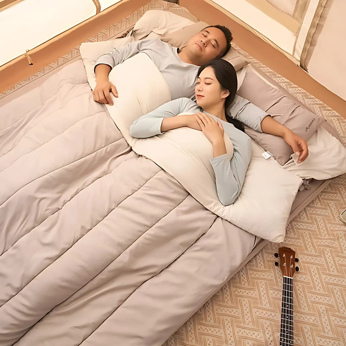 2-Person Detachable Sleeping Bag in couple setting - 12°C to 20°C / 2.6Kg - 5°C to 10°C / 3.2Kg