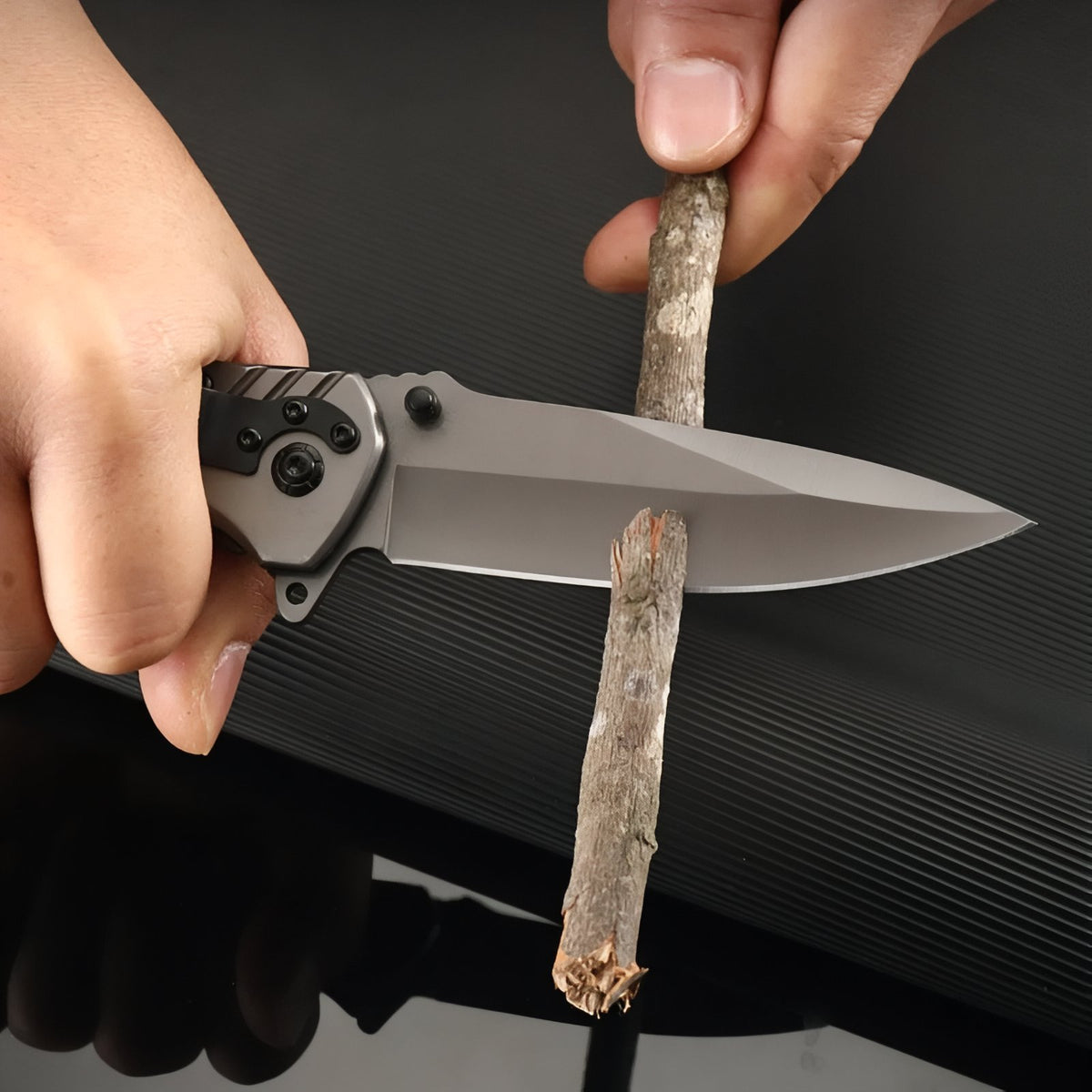 Folding Hiking Knife for outdoor use - Black and Grey