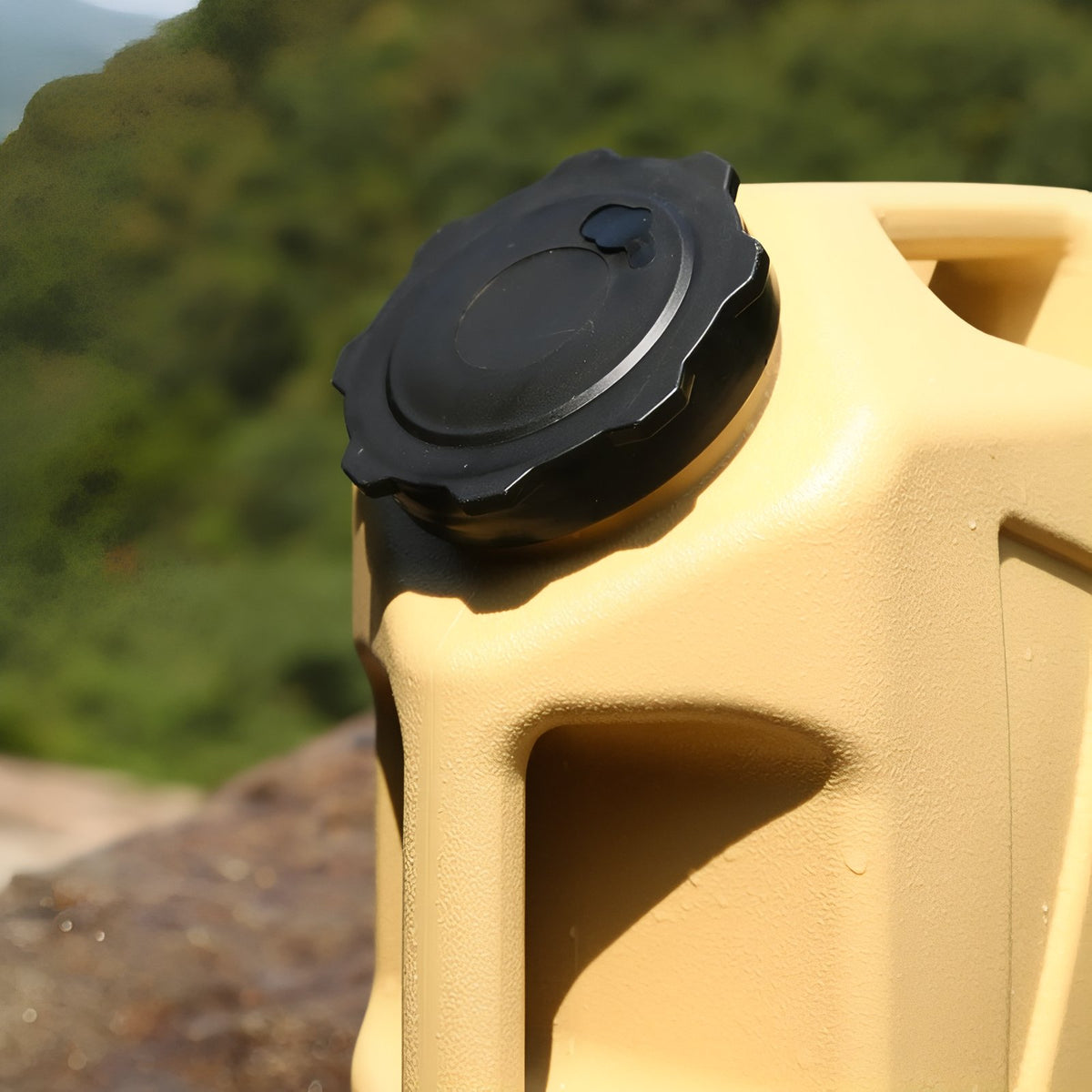 Camping Water Jerrycan 12L close-up cap - Olive Green - Light Beige - Matte Black