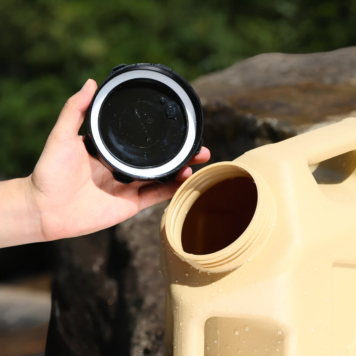 Camping Water Jerrycan 12L close-up open cap - Olive Green - Light Beige - Matte Black